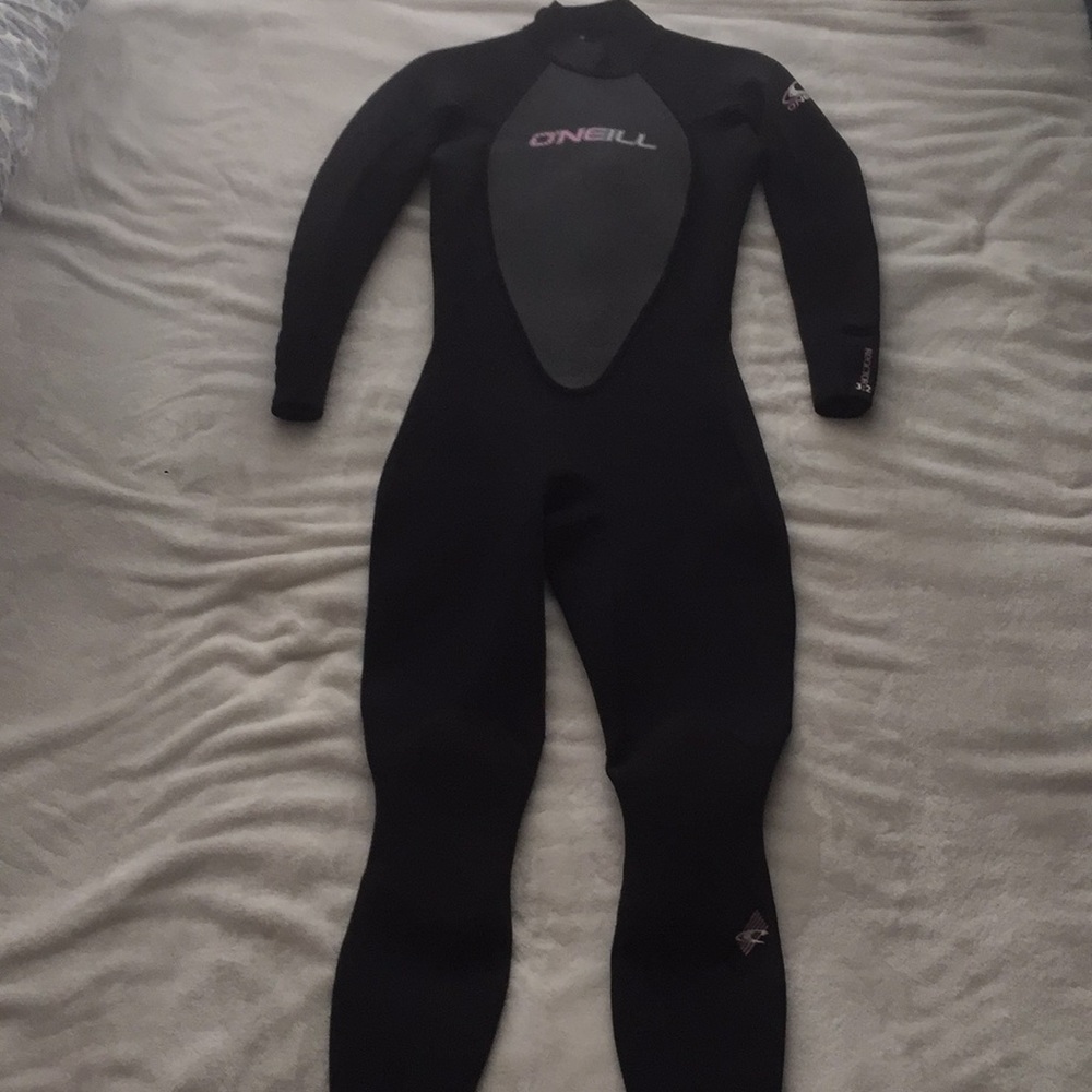 Lightly used O’Neill Reactor 3/2mm Women’s full